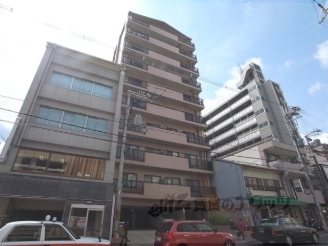 京都市上京区丹波屋町のマンションの建物外観