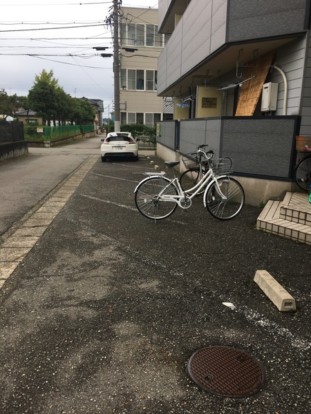 【池之坊ハイツの駐車場】