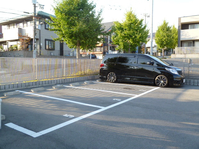 【グランベルの駐車場】