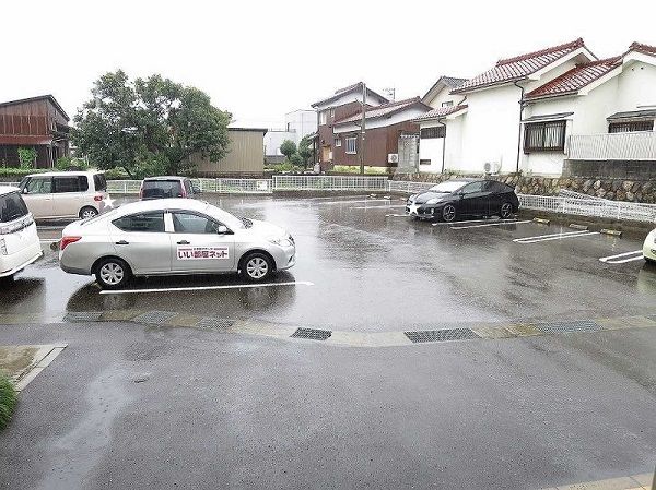 【敦賀市金山のアパートの駐車場】