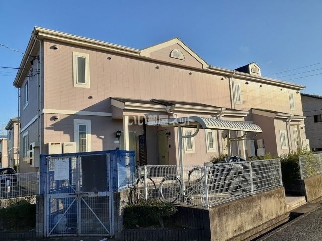 松阪市久保町のアパートの建物外観