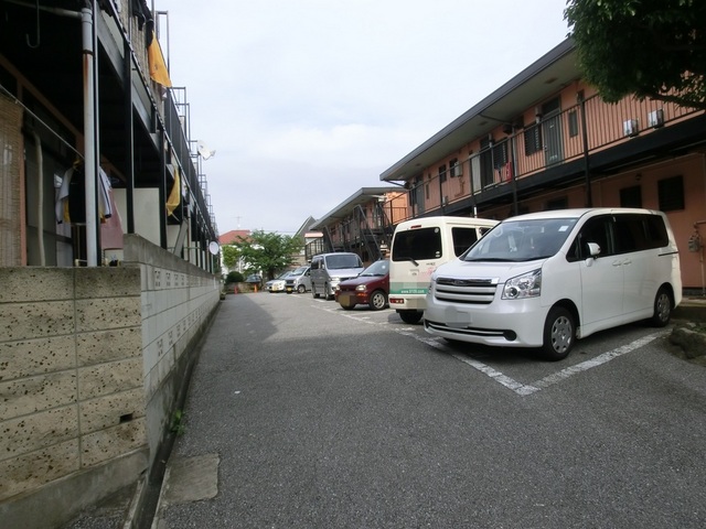 【桜ビラＣ棟の駐車場】