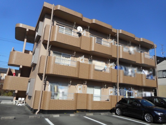 【浜松市浜名区貴布祢のマンションの建物外観】