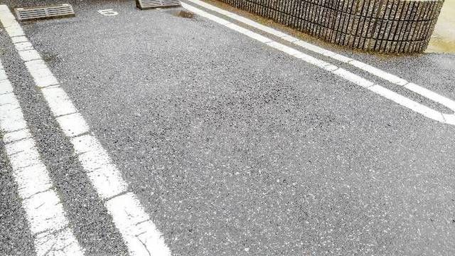 【白井市西白井のアパートの駐車場】