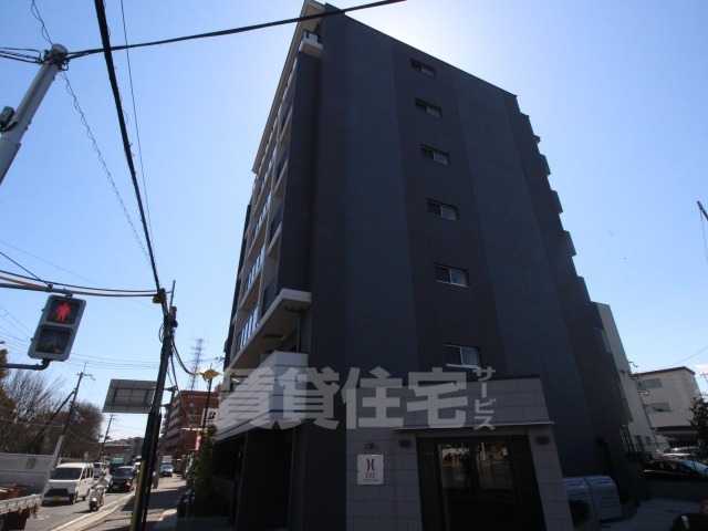 京都市右京区西京極浜ノ本町のマンションの建物外観