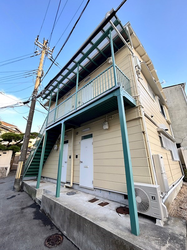 【神戸市須磨区須磨寺町のアパートの建物外観】