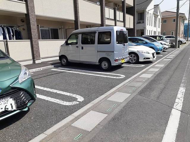 【プリムローズ　IIの駐車場】