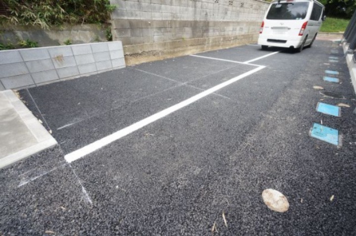 【千葉市緑区土気町のアパートの駐車場】