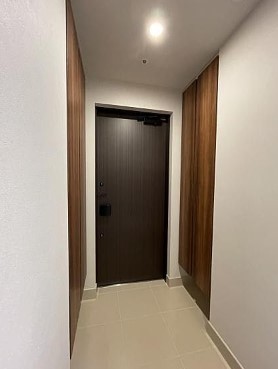 【品川区小山のマンションの玄関】