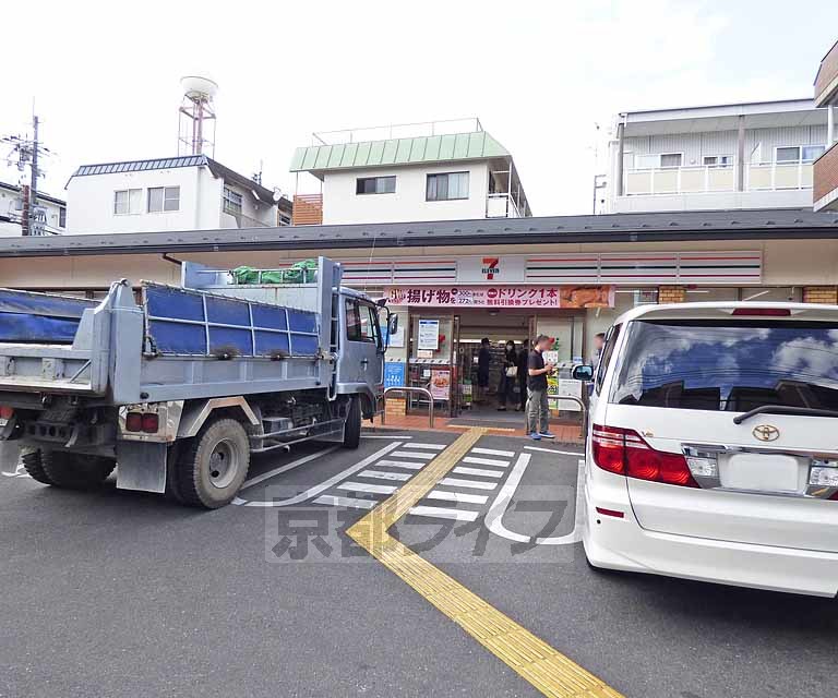 コンビニ　セブンイレブン上賀茂榊田町店（コンビニ）まで735m