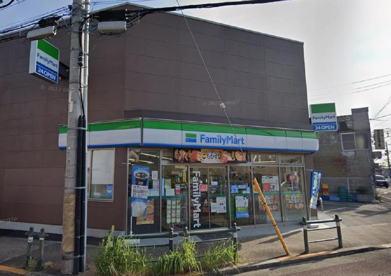 コンビニ　ファミリーマート（コンビニ）まで120m