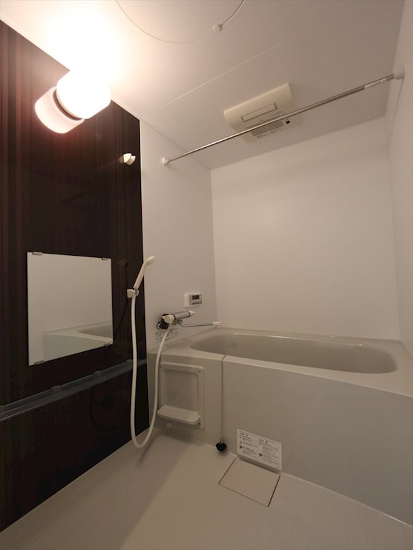 バス・シャワールーム　追い焚き浴室暖房乾燥機能付バスルーム　同仕様写真