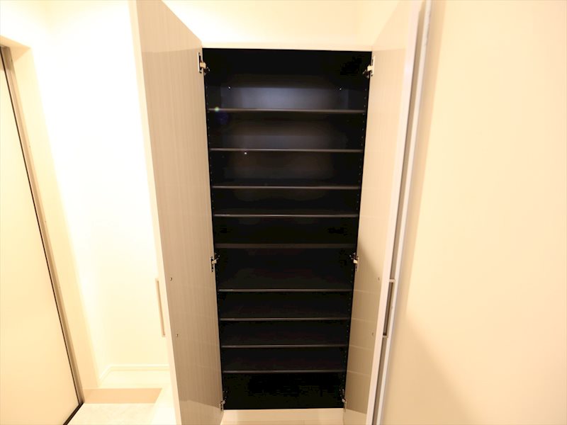 玄関　玄関　シューズボックス付き　同仕様写真