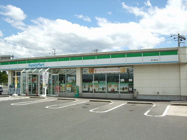 コンビニ　ファミリーマート黒目店（コンビニ）まで550m