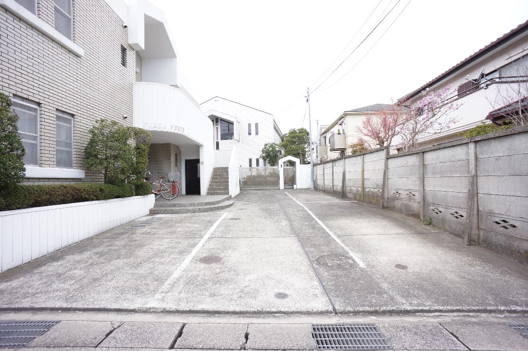 駐車場　敷地内駐車場有～別契約月額１２，０００円・要空確認！