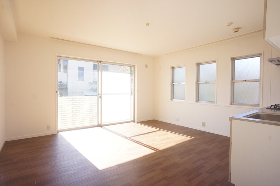 居室・リビング　LDK１１帖！フローリング仕様！エアコン1基付！