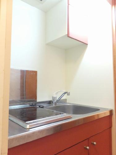 キッチン　２口電気コンロ設置済み。