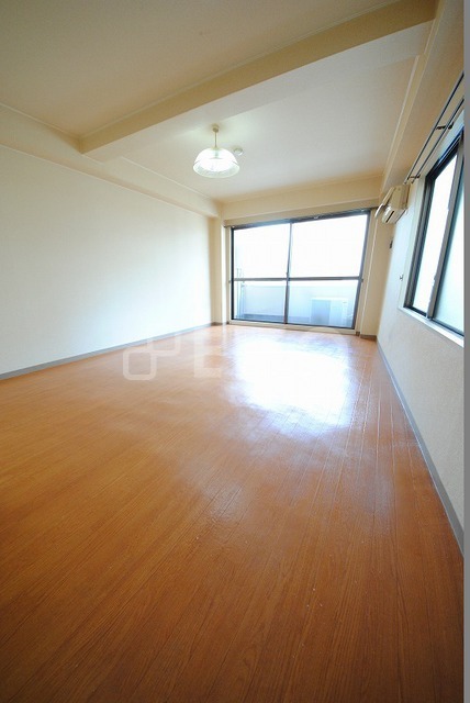 居室・リビング　写真は２０３号室