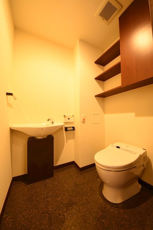 トイレ　トイレにもしっかりスペースがあり、快適です。