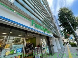 コンビニ　ファミリーマート芝四丁目店（コンビニ）まで290m