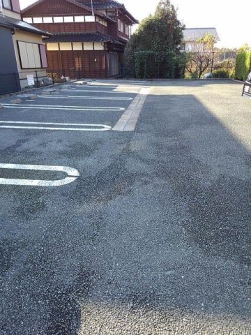 駐車場　駐車場に車を止められます