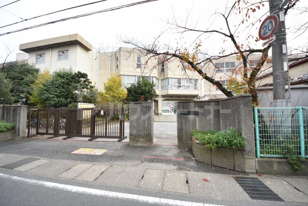 小学校　市川市立/鬼高小学校（小学校）まで680m