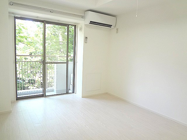 居室・リビング　室内写真は別号室の写真です。