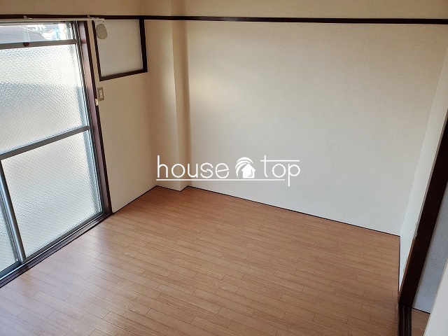 その他部屋・スペース　ベランダ側の洋室は寝室に最適