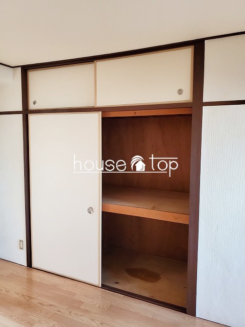 収納　お布団や衣類など収納可能