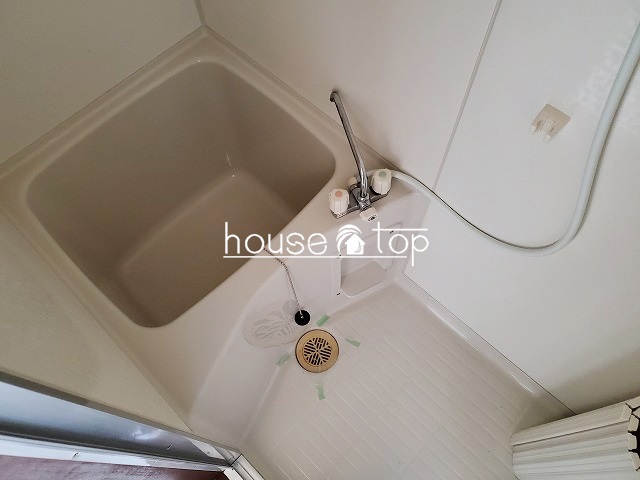 バス・シャワールーム　浴室も綺麗にリフォーム済み