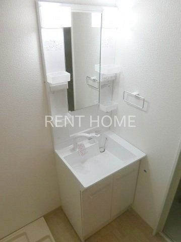 洗面設備　シャンプードレッサーの洗面台です。