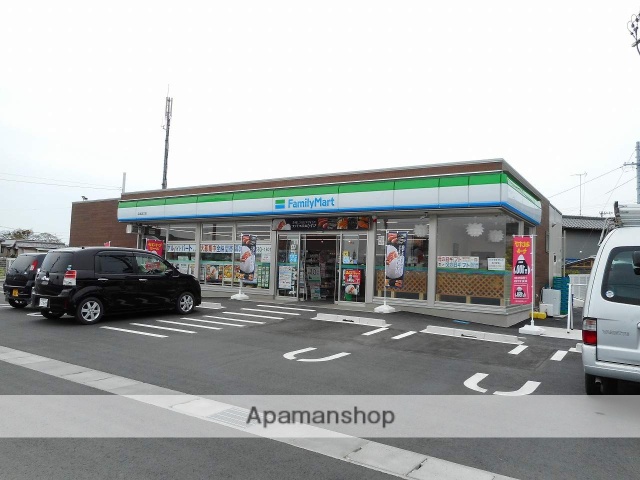 コンビニ　ファミリーマート（コンビニ）まで302m