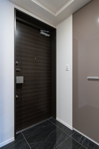 玄関　※写真は同タイプ住戸です。
