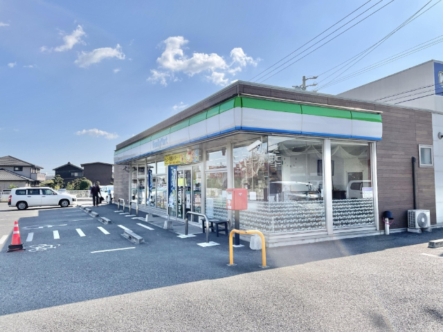 コンビニ　ファミリーマート大府東海インター店（コンビニ）まで649m
