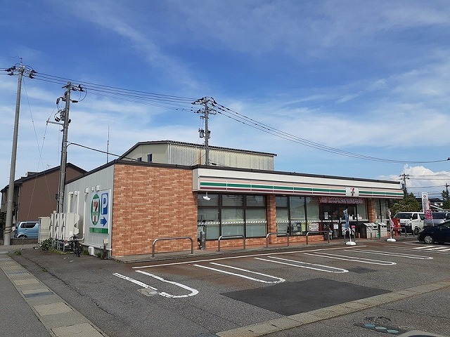コンビニ　セブンイレブン射水鷲塚店（コンビニ）まで650m