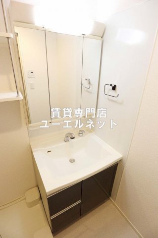 洗面設備　清潔感ある独立洗面台で毎日気持ちよく♪