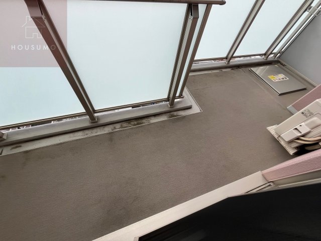 バルコニー　シンプルで使いやすい玄関です