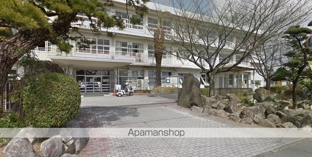 中学校　櫛原中（中学校）まで593m