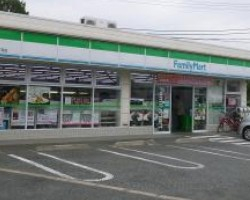 コンビニ　ファミリーマート南大泉三丁目店（コンビニ）まで390m