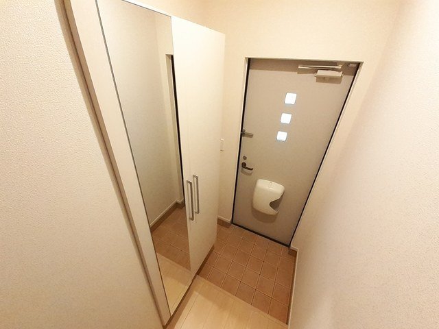 グランディールBの玄関写真