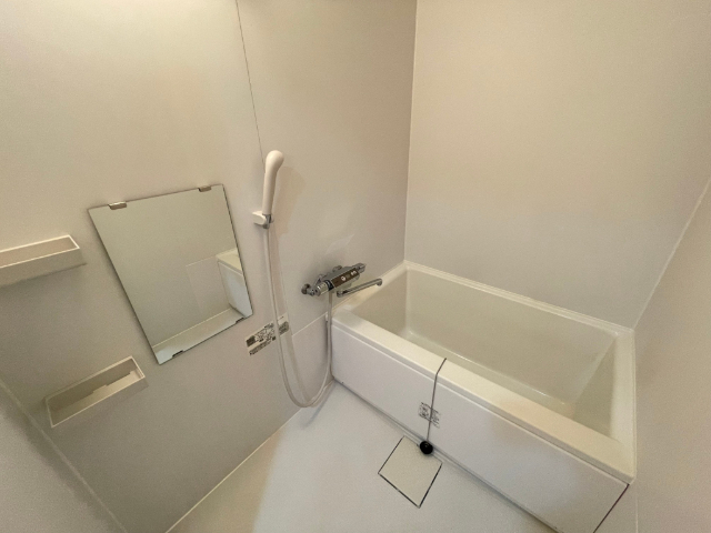 バス・シャワールーム　８階のお部屋になります。