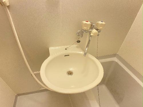 洗面設備　設備・仕様は号室により異なる為現況を優先致します。