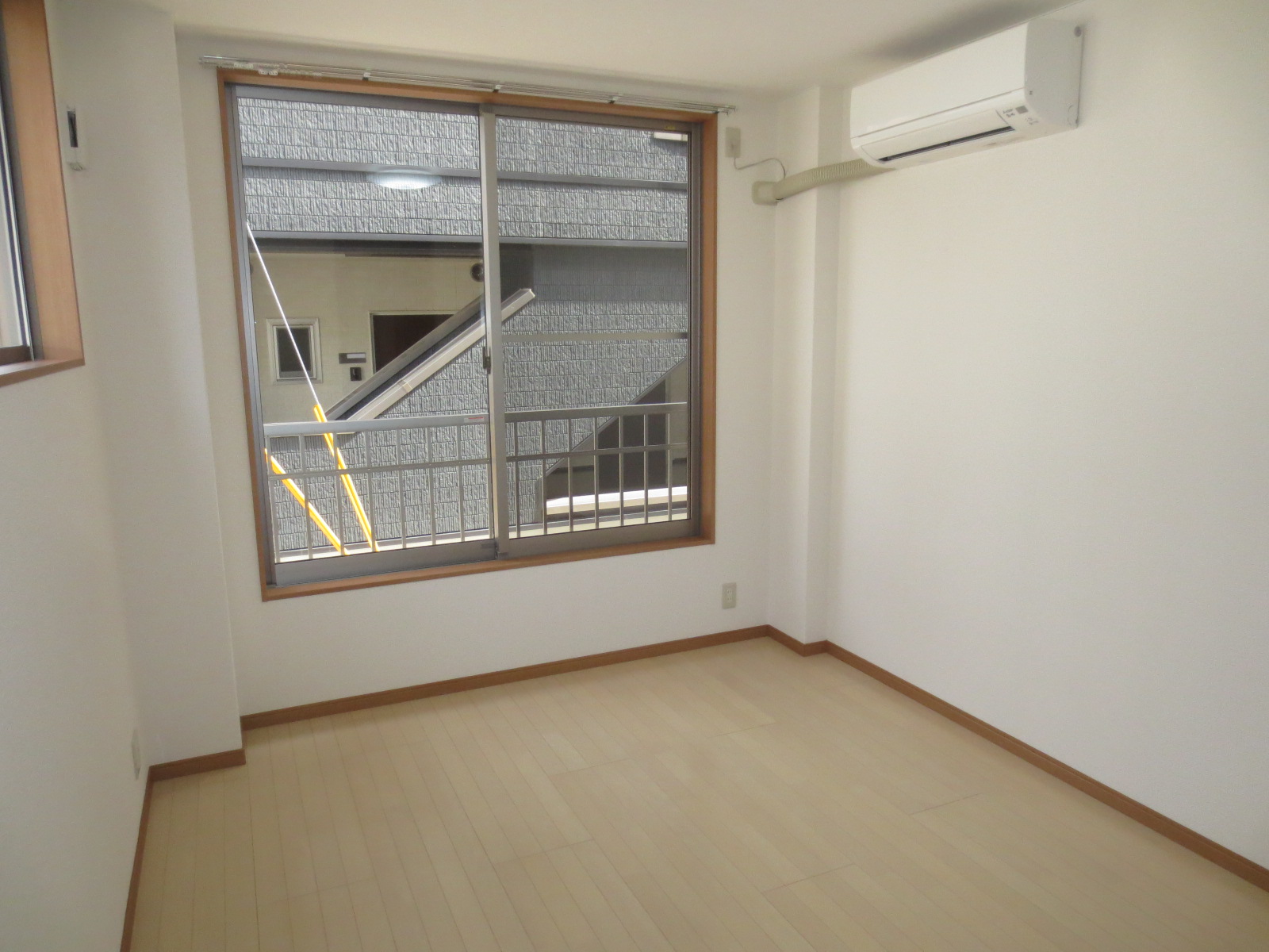 居室・リビング　洋室８帖！オール電化・独立洗面台付！