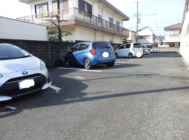 【上野ハイツの駐車場】