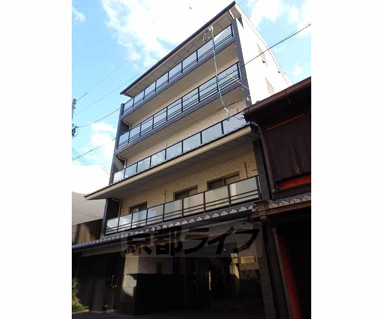京都市下京区上珠数屋町のマンションの建物外観