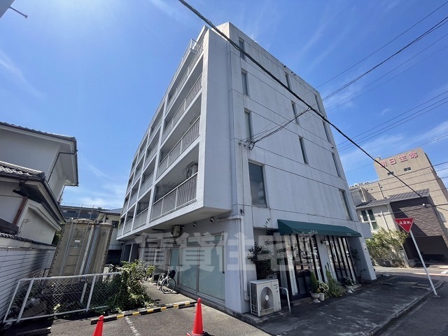 名古屋市昭和区天神町のマンションの建物外観