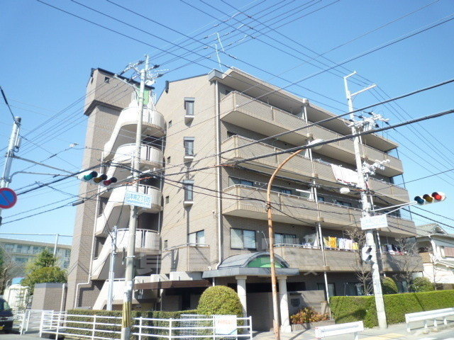 宝塚市山本南のマンションの建物外観