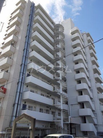 名古屋市中川区八熊のマンションの建物外観