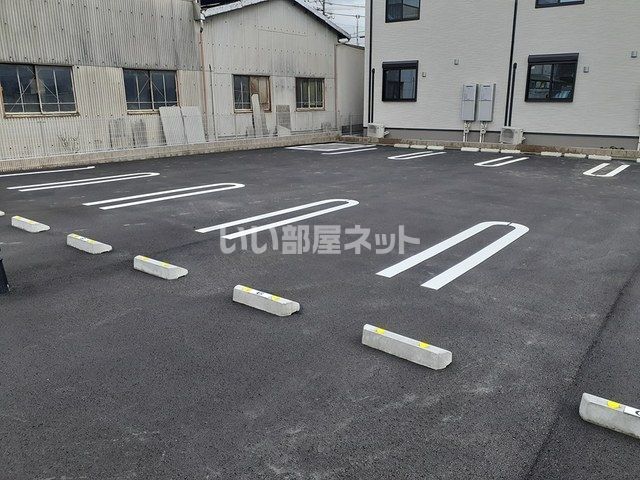 【関市東町のアパートの駐車場】