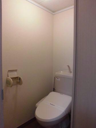 トイレ　温水洗浄便座付きです。